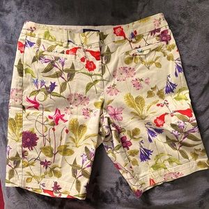 **LIKE-NEW** LANDS END FLORAL BERMUDA SHORT